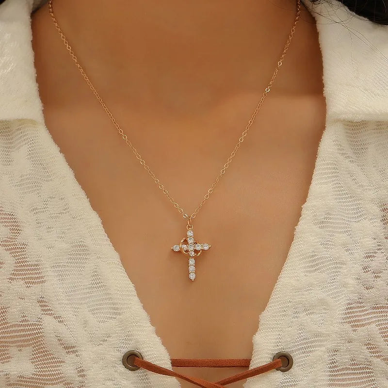 Collar Cruz Coronada