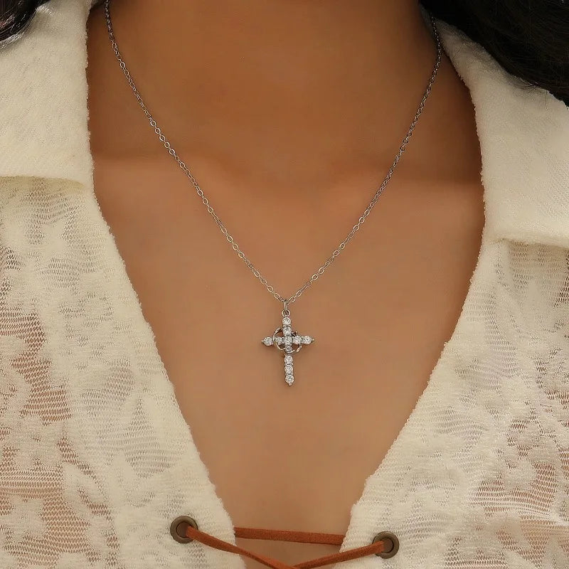 Collar Cruz Coronada